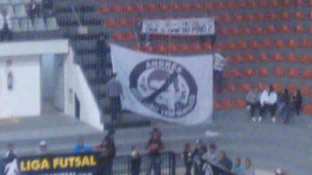 Torcida corintiana levou uma faixa contra Andrés Sanchez