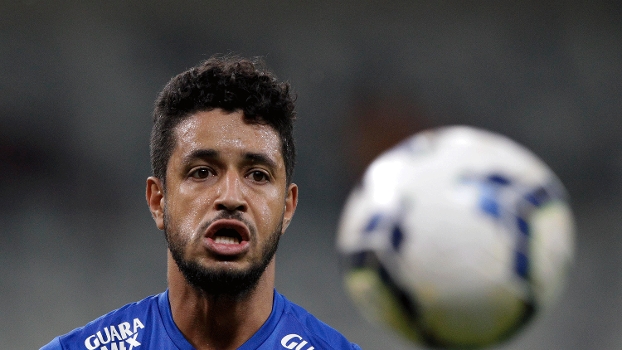 Após empate contra o Shakhtar, zagueiro Léo vê Cruzeiro em evolução