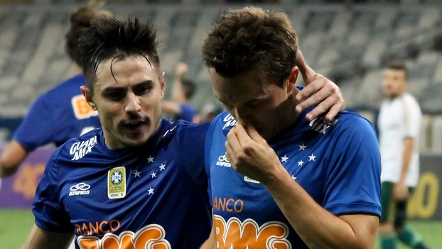 Dagoberto critica vaias da torcida após tropeço: Somos seres humanos