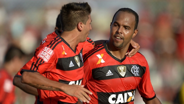 Artilheiro do Carioca, Alecsandro explica função tática e divide méritos com o elenco