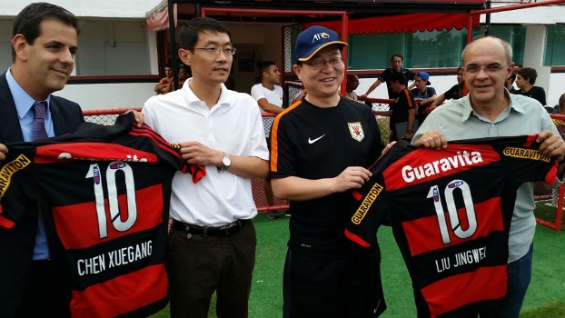 Flamengo aposta em cortejo a chineses e mantém paciência por Montillo