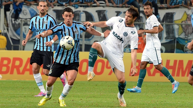 Desfalcado, Grêmio visita o Goiás e busca retorno ao G-4