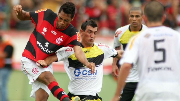 Hernane marca no fim, e Flamengo arranca vitória suada sobre o Volta Redonda