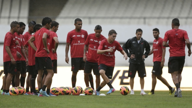 Após reunião, flamenguistas projetam cinco reforços para sequência