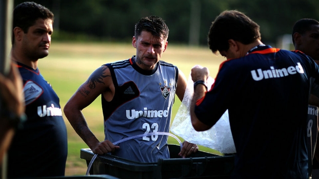 Enquanto torcedores da Lusa e do Fla entram na Justiça, aos do Flu só resta esperar, diz advogado