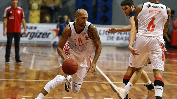 Após título continental, Flamengo vence Uberlândia e garante 1º lugar na classificação do NBB