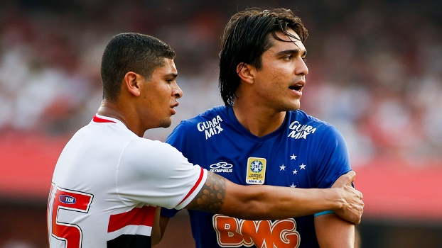 Cruzeiro lamenta bobeira, mas comemora vantagem e vê derrota para fortalecer elenco