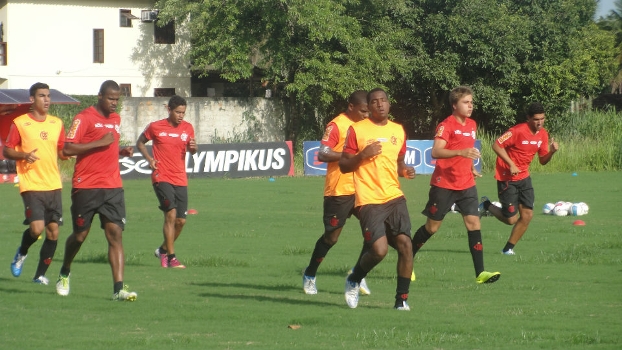 Sem ausências, Fla se reapresenta e Carlos Eduardo treina no grupo principal