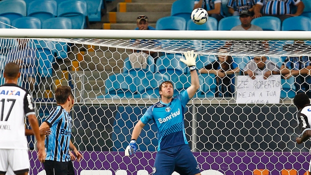 Convocação de Grohe abre nova chance para jovem goleiro no Grêmio
