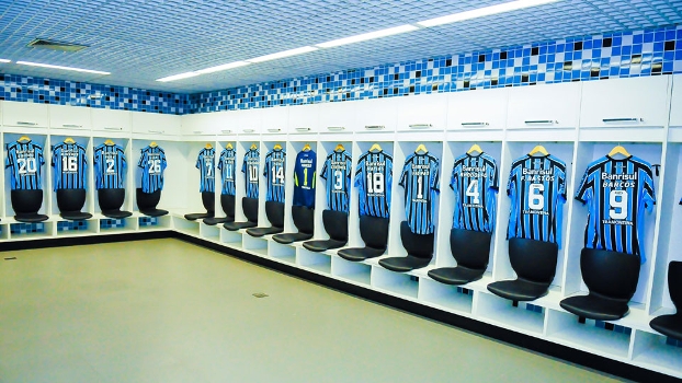 Aberto a visitas, vestiário da Arena Grêmio ganhará camisa de Felipão
