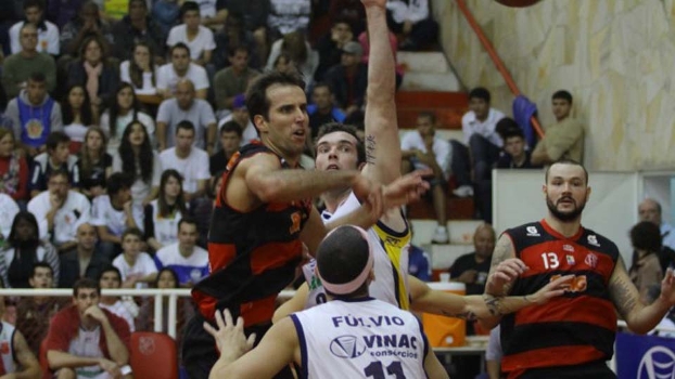 Flamengo anuncia elenco do basquete para a temporada 2013/14