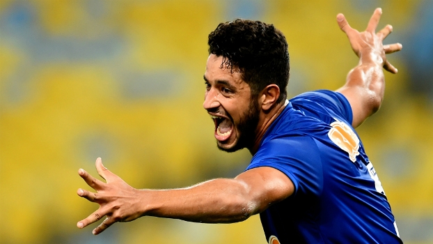 Cruzeiro recebe sondagem e aguarda oferta de R$ 12 milhões por zagueiro Léo