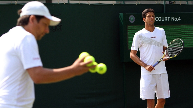 Marcelo Melo treina antes da final de duplas de Wimbledon