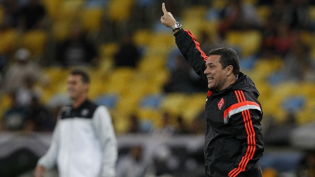 Flamengo quer embalar em duelo contra Chapecoense