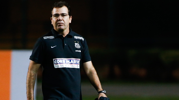 Enderson elogia frieza do goleiro Aranha na volta a Porto Alegre