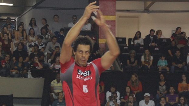 Lorena comanda torcida do Sesi no segundo jogo da final do Paulista