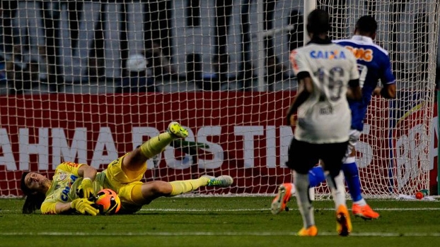 Espetáculo dos goleiros cria pior rodada do Brasileiro-2013