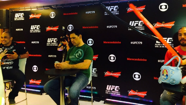 Lutadores do UFC assistem Flamengo e Cruzeiro no Maracanã