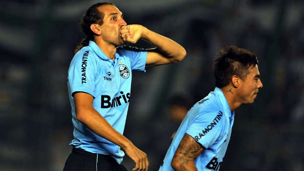 Grêmio faz consulta a clubes e articula fim de limite a estrangeiros no Brasil