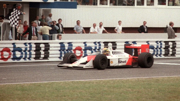 Ayrton Senna conquista a vitória no GP da Alemanha com a McLaren em 1988 Ayrton Senna conquista a vitória no GP da Alemanha com a McLaren em 1988