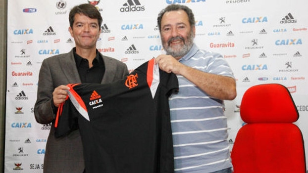 Honrado e ciente de pressão, Felipe Ximenes é apresentado no Flamengo