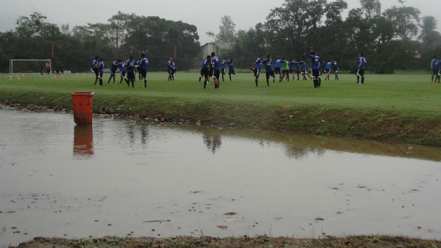 Audiência com prefeitura é adiada e, sem verba, obras do Ninho do Urubu continuam sem previsão de retorno
