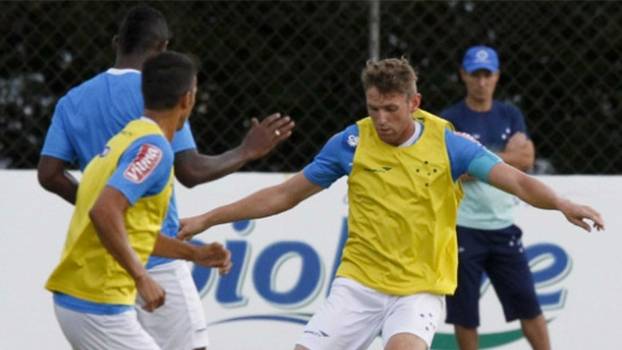 Fabiano quer aproveitar lesão de Mayke para ser aproveitado em sua posição de origem