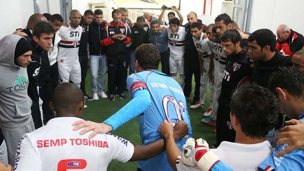 Globo cobra, e CBF dá puxão de orelha em clubes por atraso em escalações