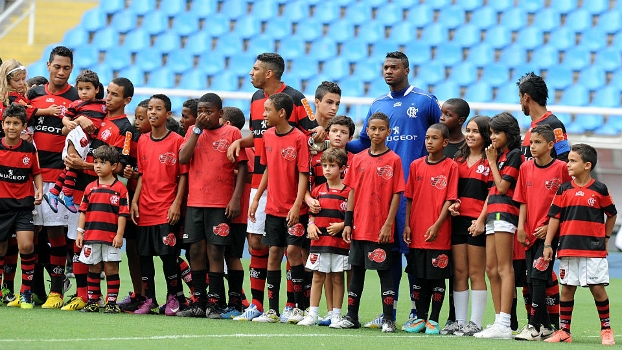 Netos de Zico, urros da torcida e dribles: uma tarde do novo xodó rubro-negro, Rafinha