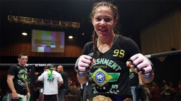 Cris Cyborg manteve o cinturão do Invicta FC no último sábado